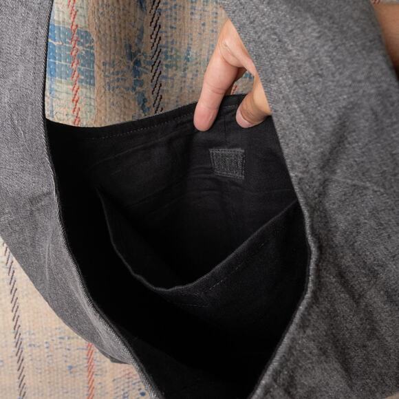 Upcycled carhartt hobo bag - Picture 6 of 6